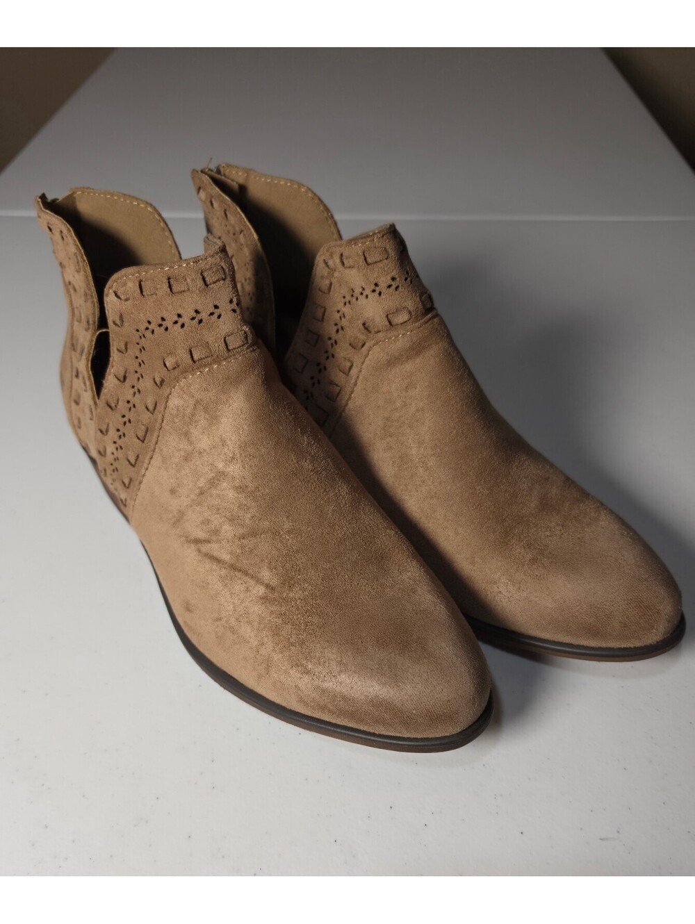 Pierre Dumas Women's Tan Suede Ankle Boots with Cutout Detail Size 8
